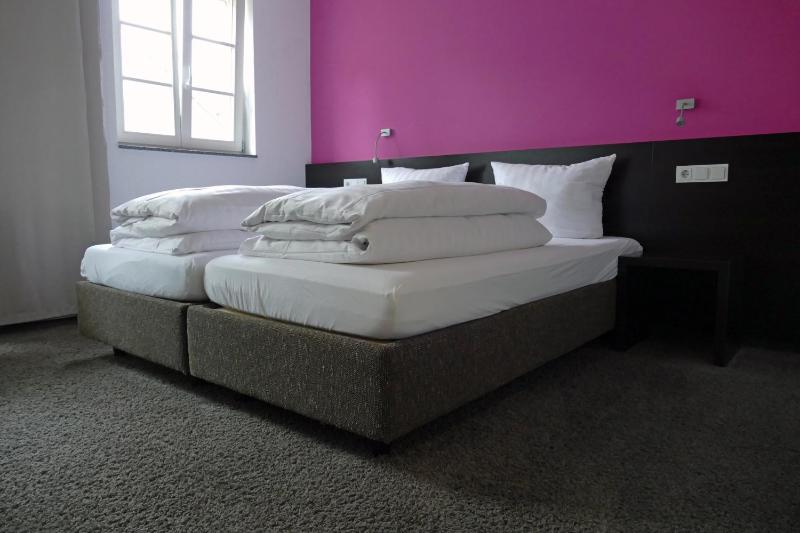Standard Twin Room image 1