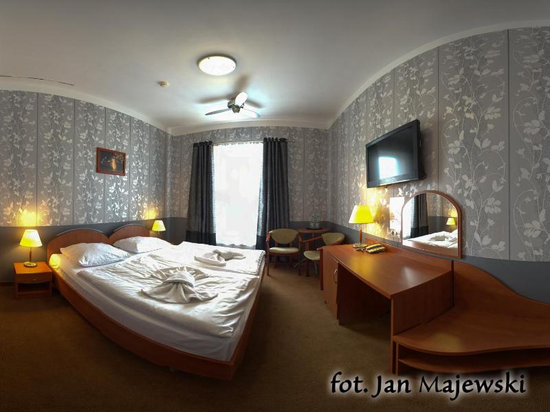 Deluxe Twin Room image 4