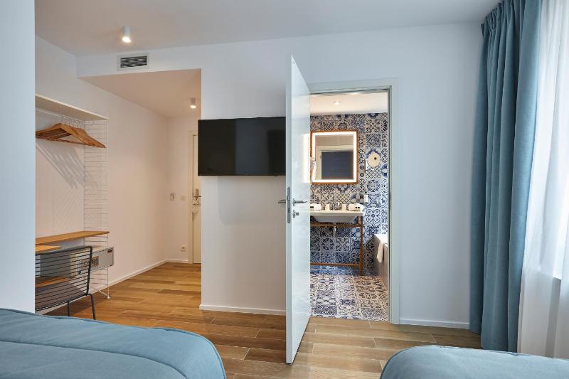 Cozy Twin Room image 2