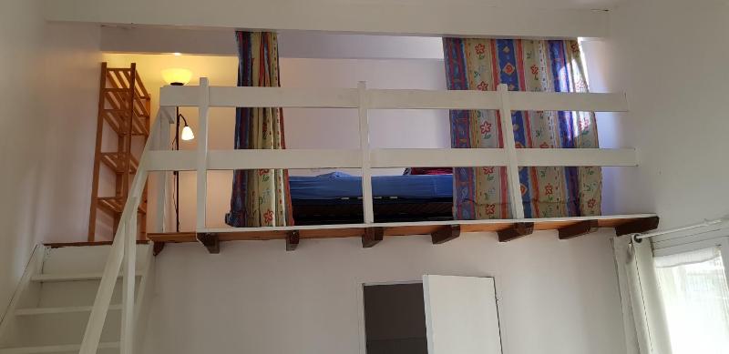 Studio - Split Level image 3