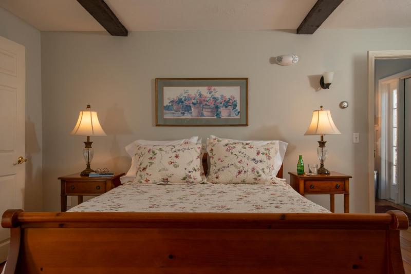 Queen Room - Disability Access image 1