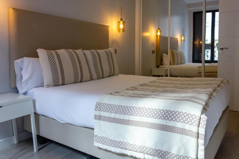 Superior Apartment 1 with Balcony image 3