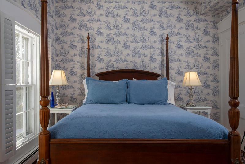 Queen Room with Garden View