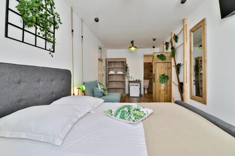 Double Room image 3