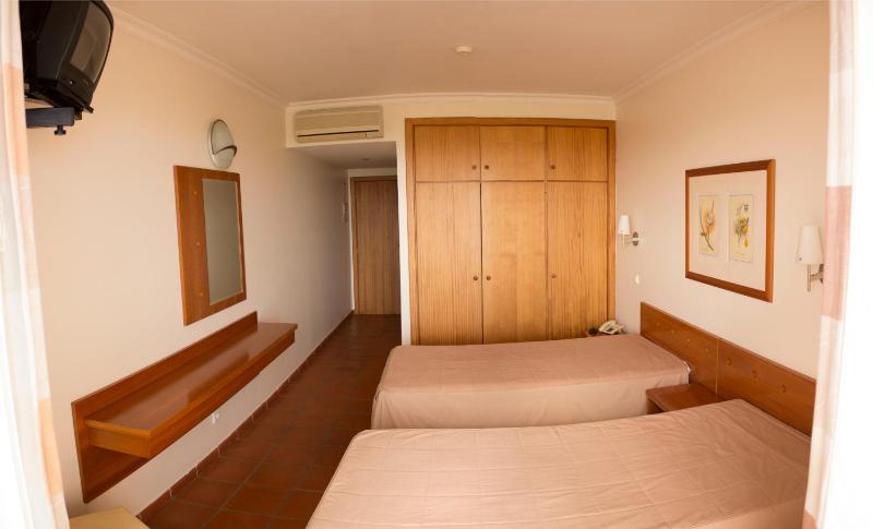Single Room with Sea and Mountain View image 4