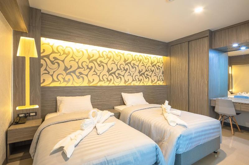 Twin Room with Balcony image 1