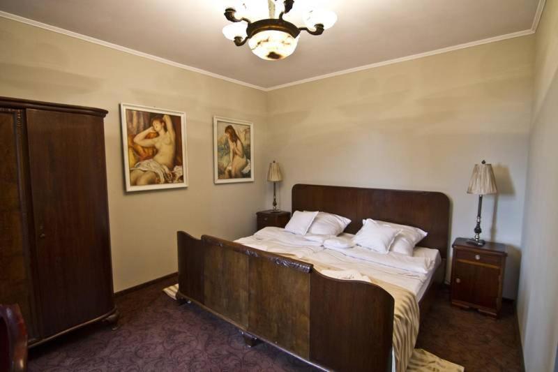 One-Bedroom Apartment image 1
