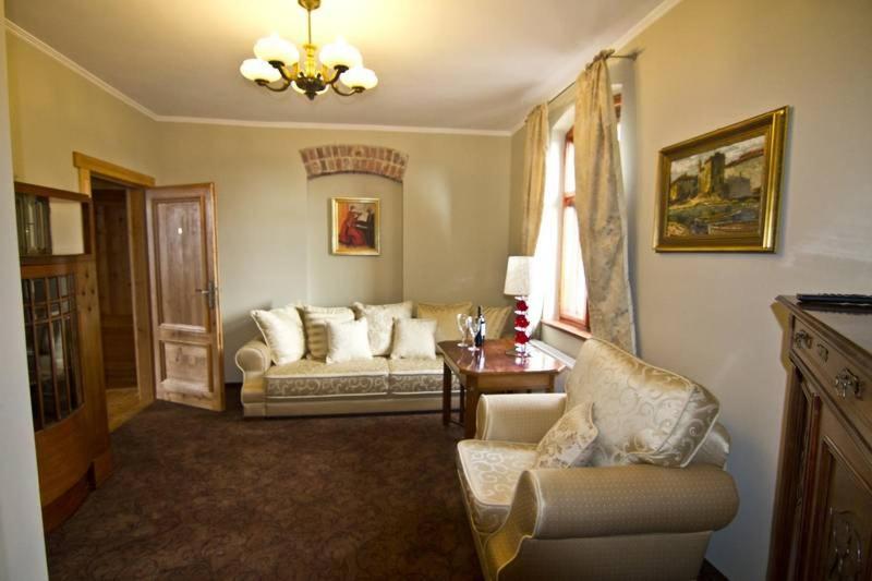 One-Bedroom Apartment image 2