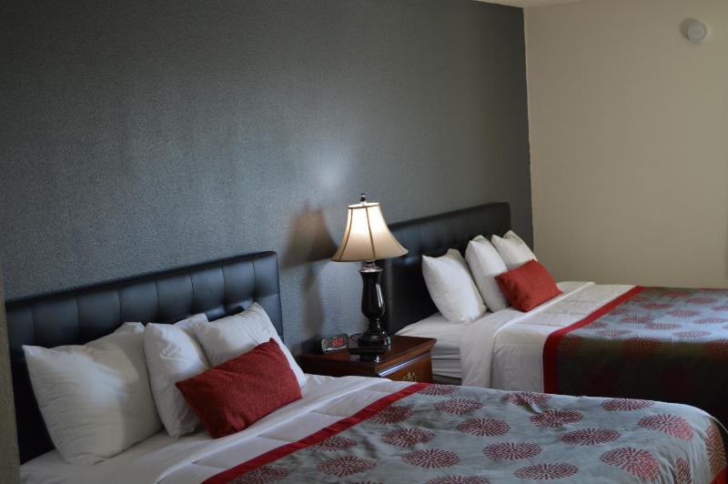 Queen Room with Two Queen Beds - Non-Smoking image 1