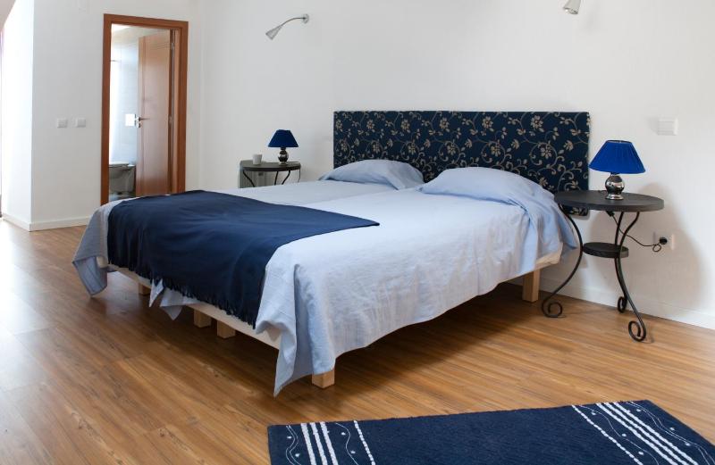 One-Bedroom Apartment image 3