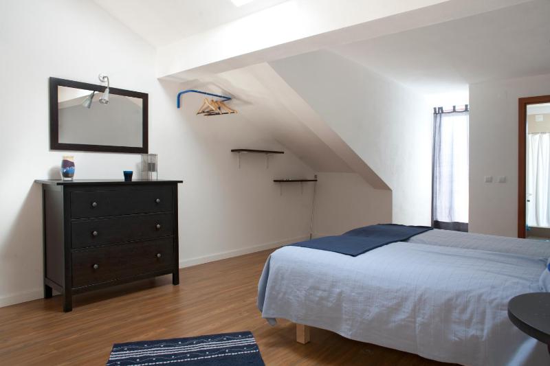 One-Bedroom Apartment image 2