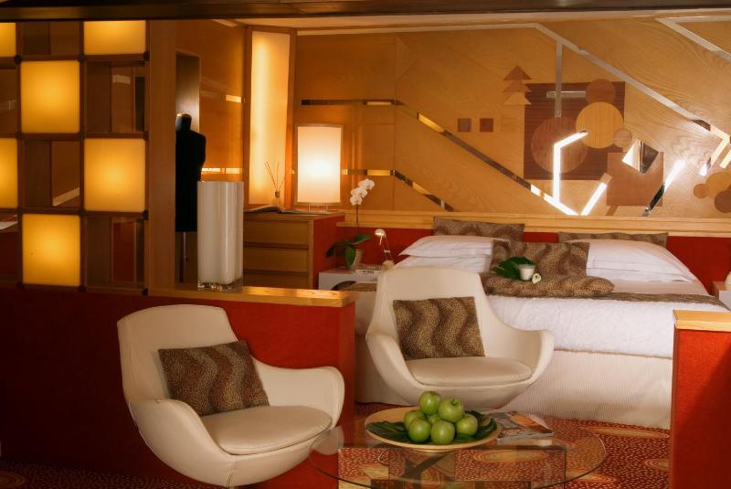 Junior Suite with Lagoon View image 3