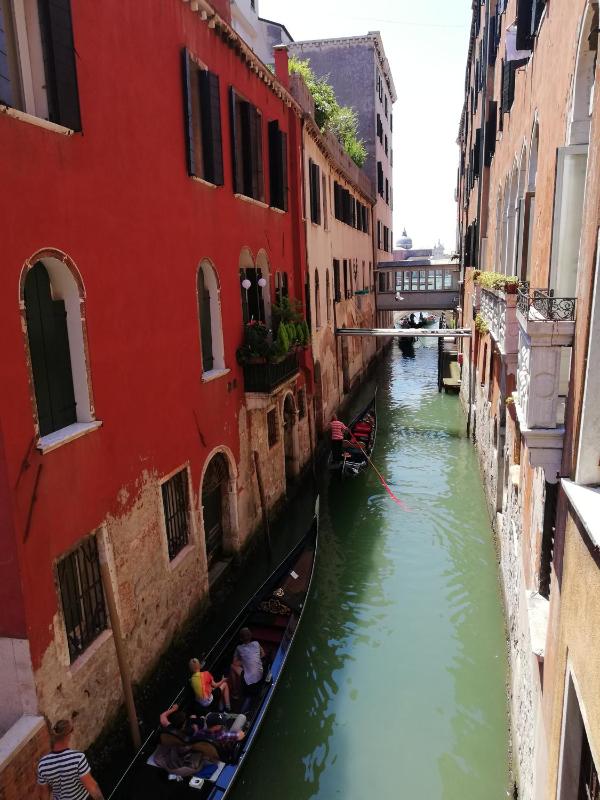 Superior Double or Twin Room with Canal View image 2