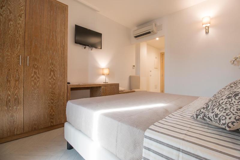 Classic Triple Room image 3