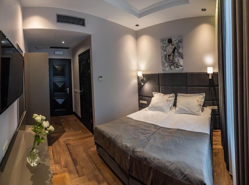 Standard Double Room image 3