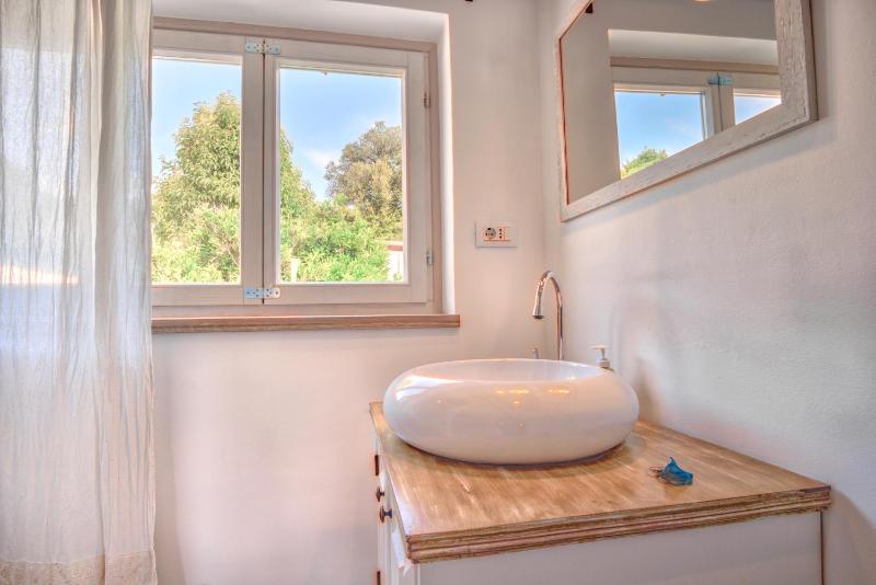 Studio Apartment with Sea View image 2