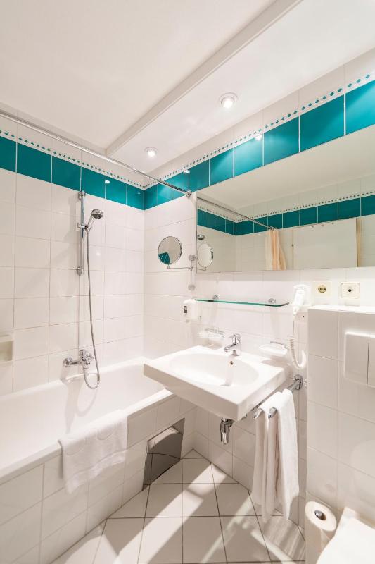 Comfort Double or Twin Room with Balcony image 4