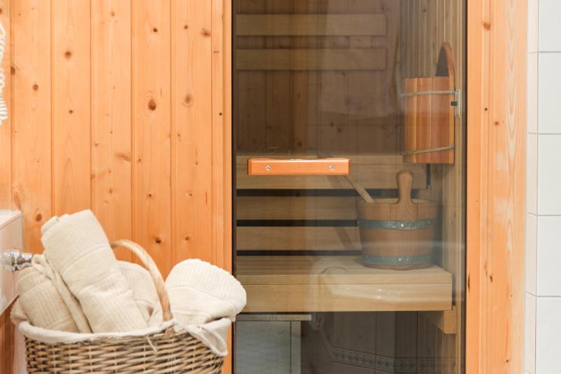 Suite with Sauna image 3