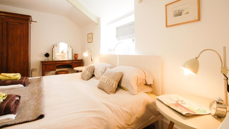 Two-Bedroom Apartment with Garden image 2