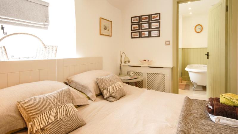 Two-Bedroom Apartment with Garden image 3