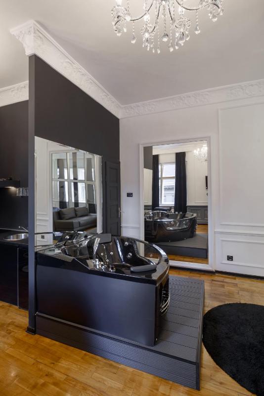 Superior Apartment with Balcony and Hot Tub image 4