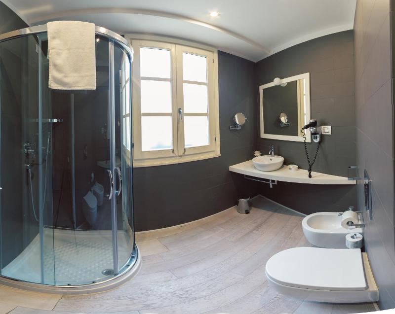 Double Room image 2