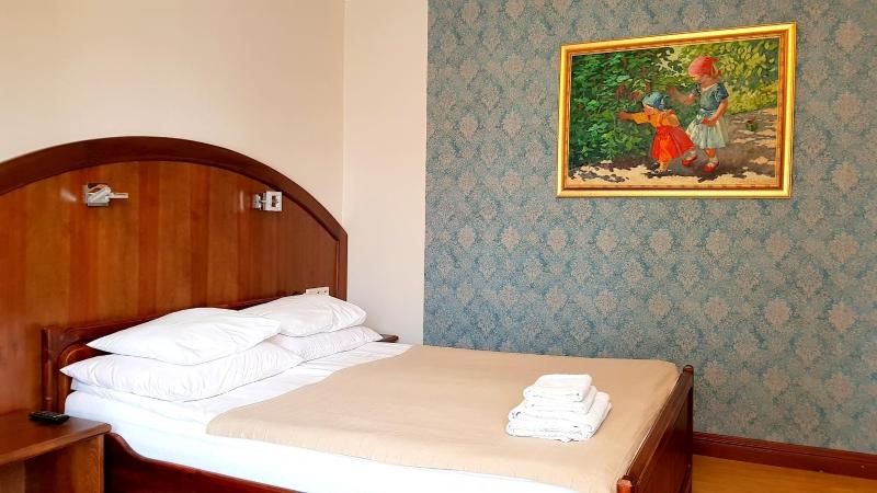 Double Room with Balcony image 4