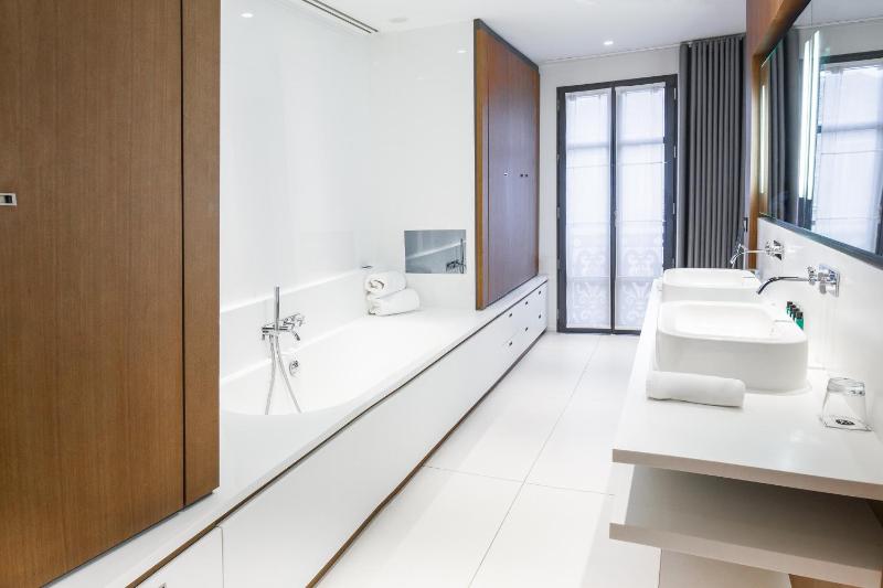 Exclusive Double Room image 3