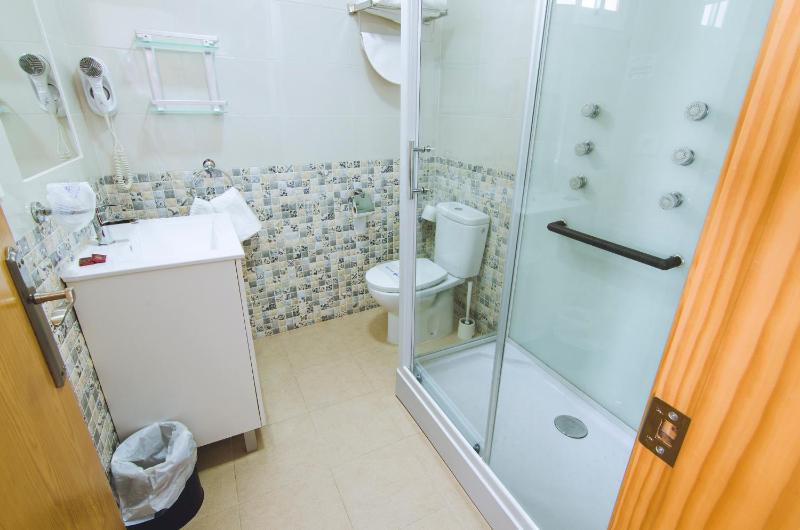 Triple Room with Private Bathroom image 4