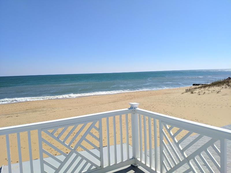 Cavalier by the Sea - image 20