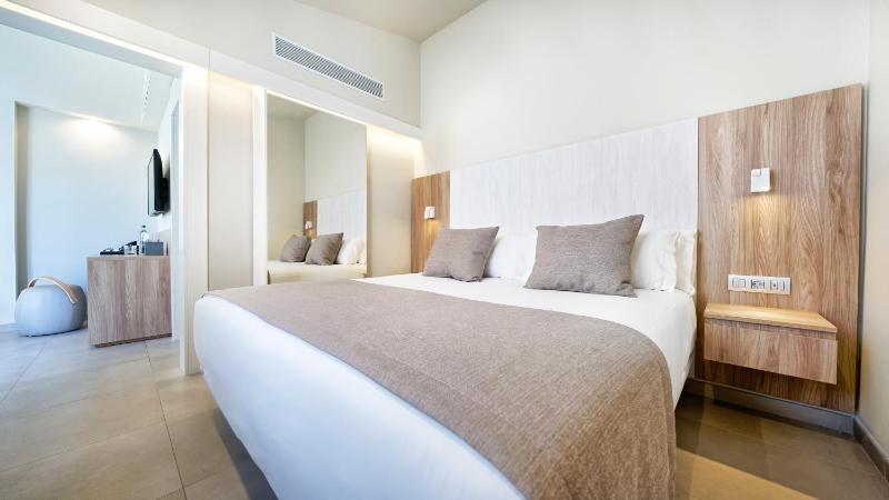 Junior Suite (3 Adults) image 3