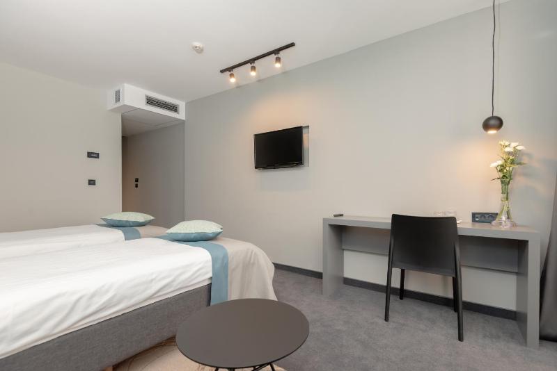 Superior Double or Twin Room with Balcony image 4