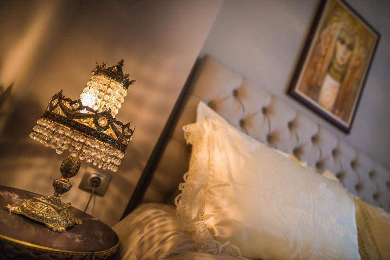 ArtCity Villa - 3 Boutique Suits in Historic town - image 6