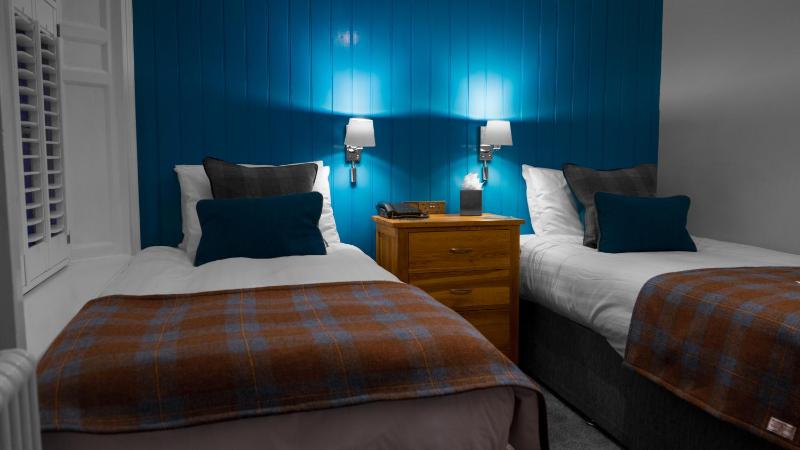  Nests & Nooks, Twin image 1