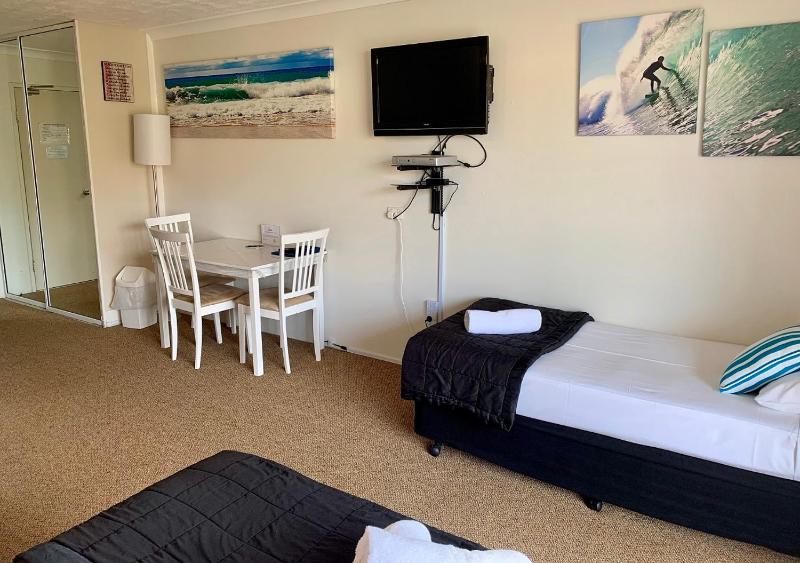 Outrigger Burleigh - image 4
