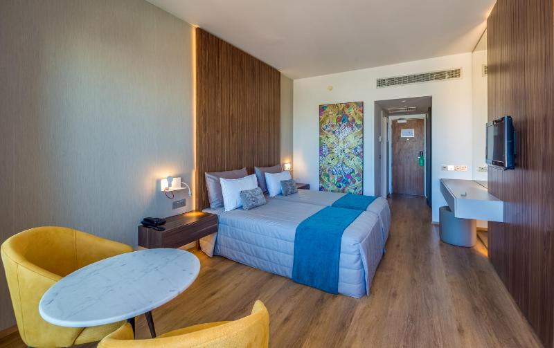 Triple Room with City View (3 Adults)  image 2
