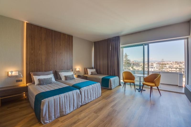Triple Room with City View (3 Adults)  image 3