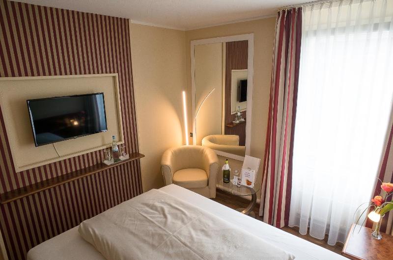 Single Room image 2