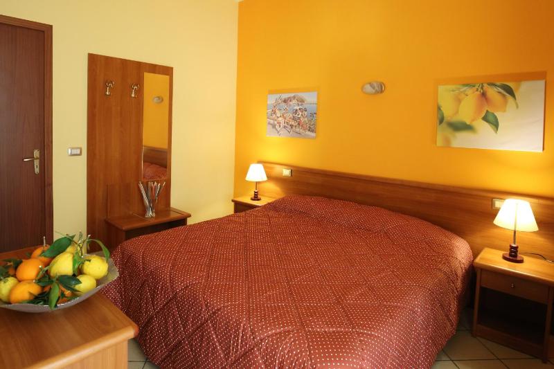 Deluxe Double Room with Balcony image 2