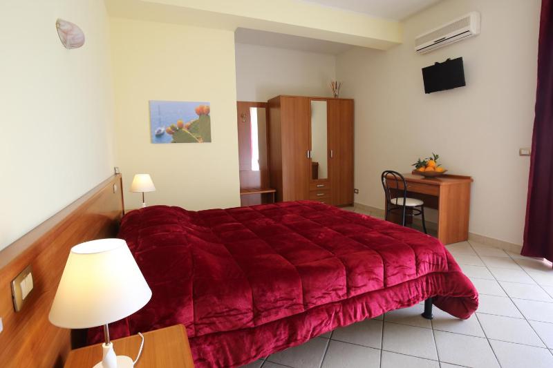 Double Room with Balcony image 3