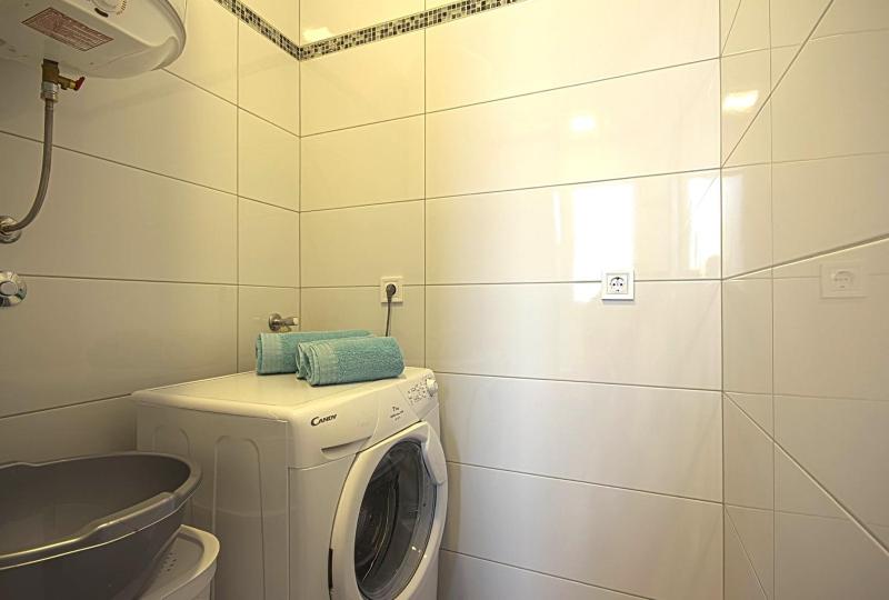 *Amazing modern apartment with 2 bedrooms* - image 2