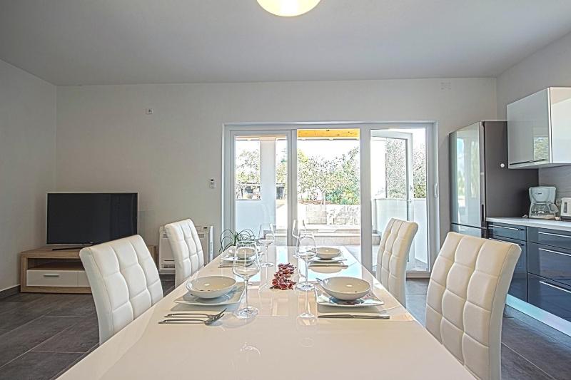*Amazing modern apartment with 2 bedrooms* - image 18