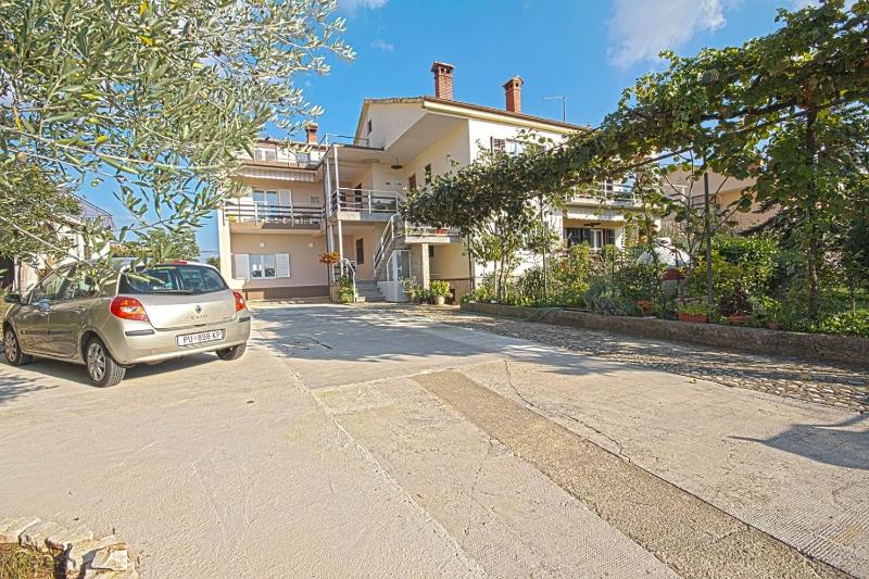 *Amazing modern apartment with 2 bedrooms* - image 12