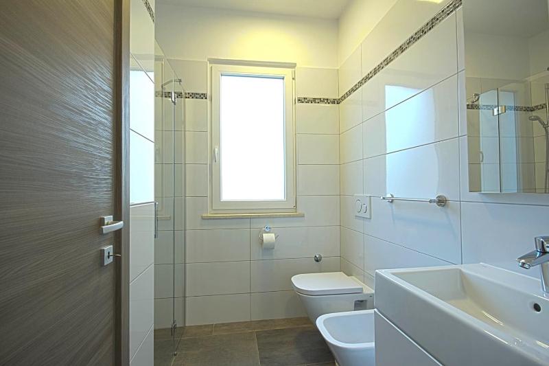 *Amazing modern apartment with 2 bedrooms* - image 9