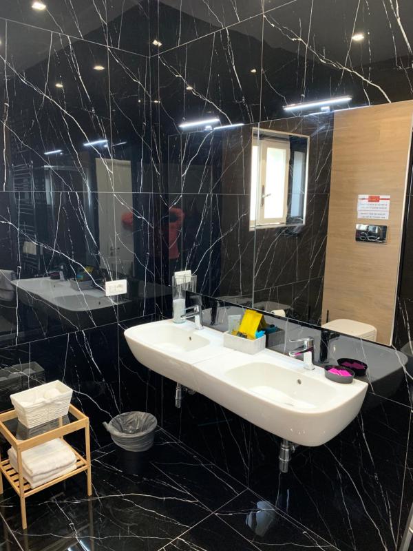 Luxury Triple Room image 4