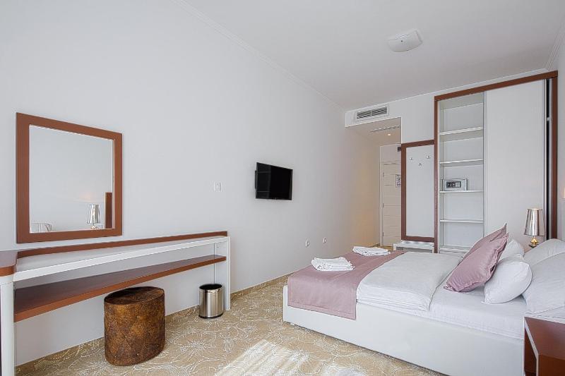 Standard Double Room image 4