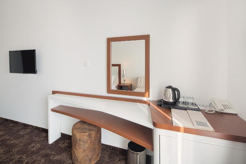 Double Room with Sea View image 4