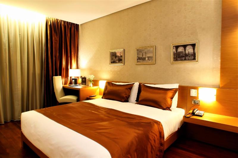 Deluxe Double Room image 4