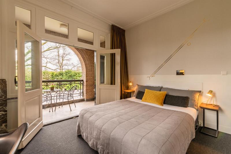 Double Room image 3