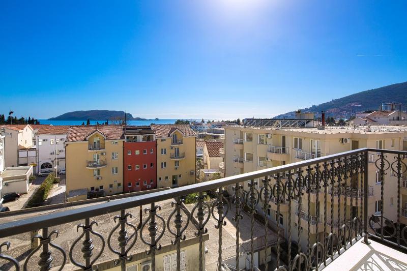 Deluxe Twin Room image 3